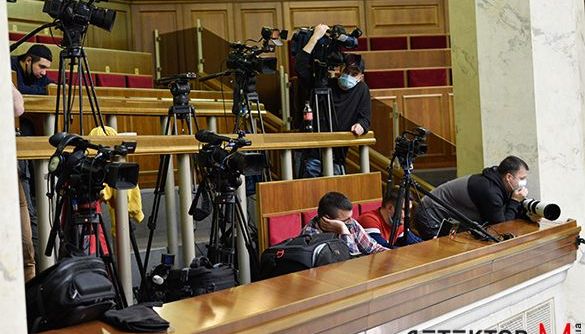 Разумков доручив переглянути рішення щодо позбавлення акредитації у парламенті низки ЗМІ